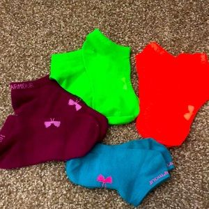 Bundle of 4 pair Under Armour women’s low socks